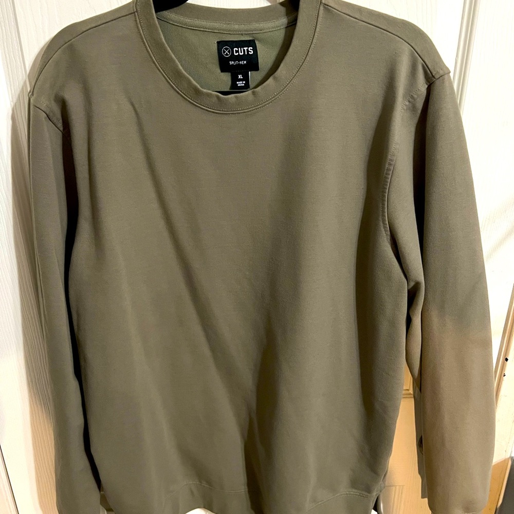 Cuts Pullover Crew